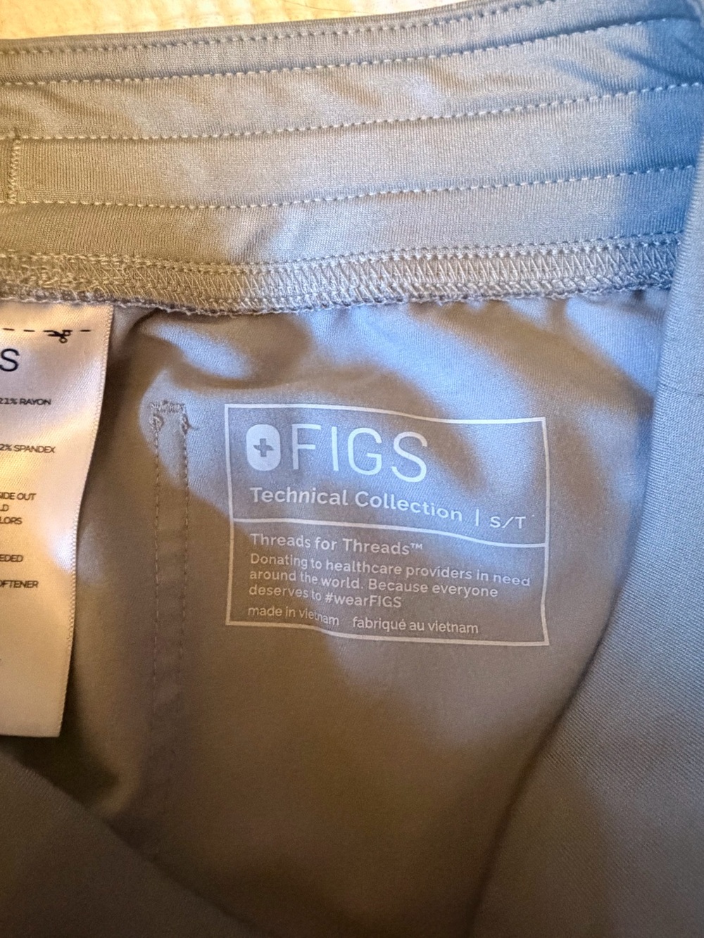 Figs Scrubs - Picture 7 of 9